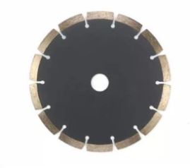 Segmented diamond circular saw blade