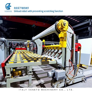 Unload robot with preventing scratching function