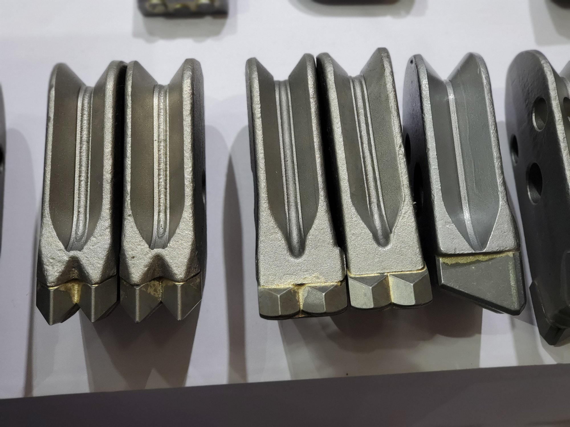 D wall cutter tooth